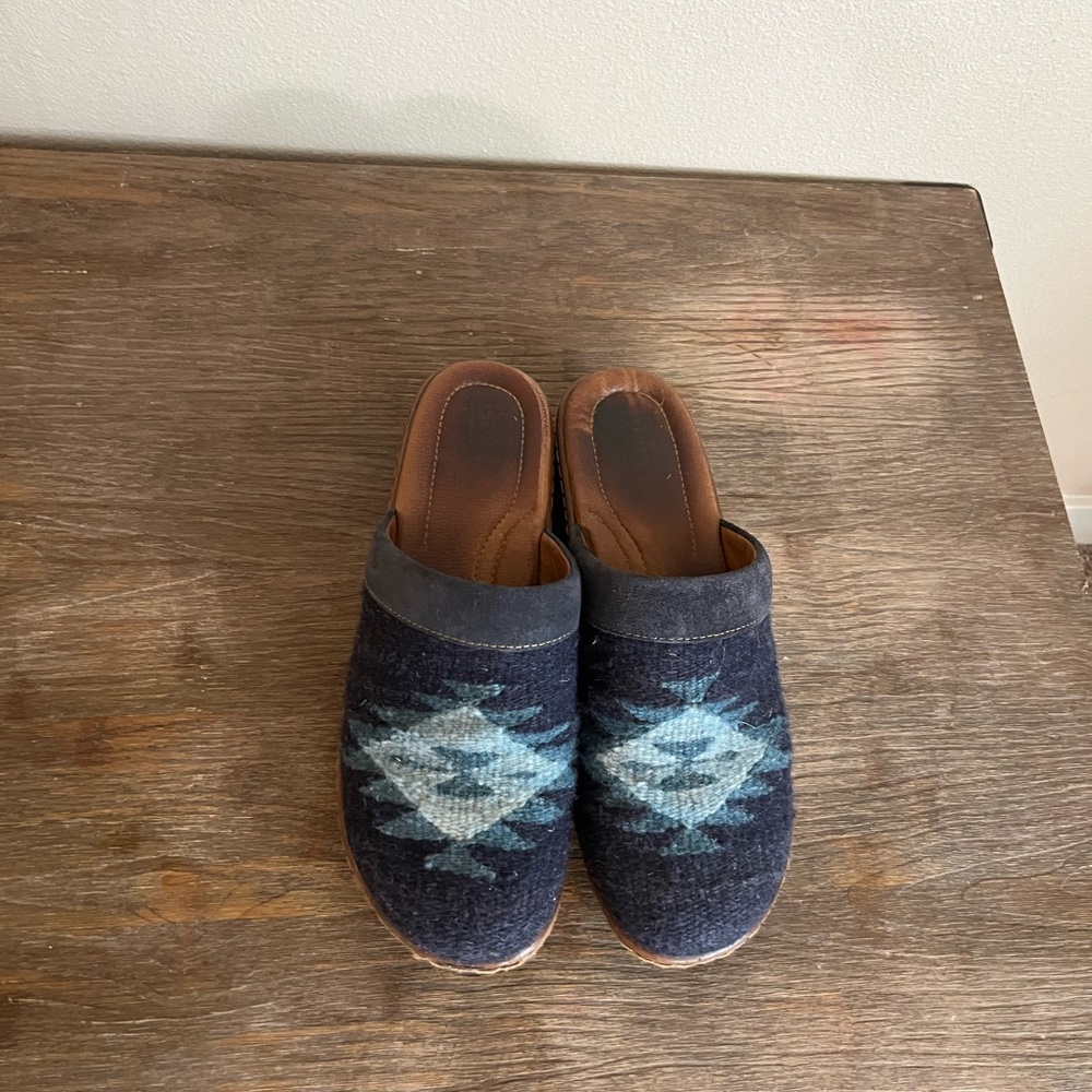 BORN CLOGS 10